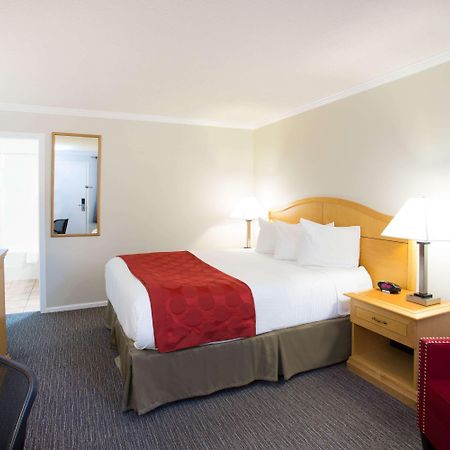 Ramada By Wyndham Duncan Cowichan Valley Bagian luar foto