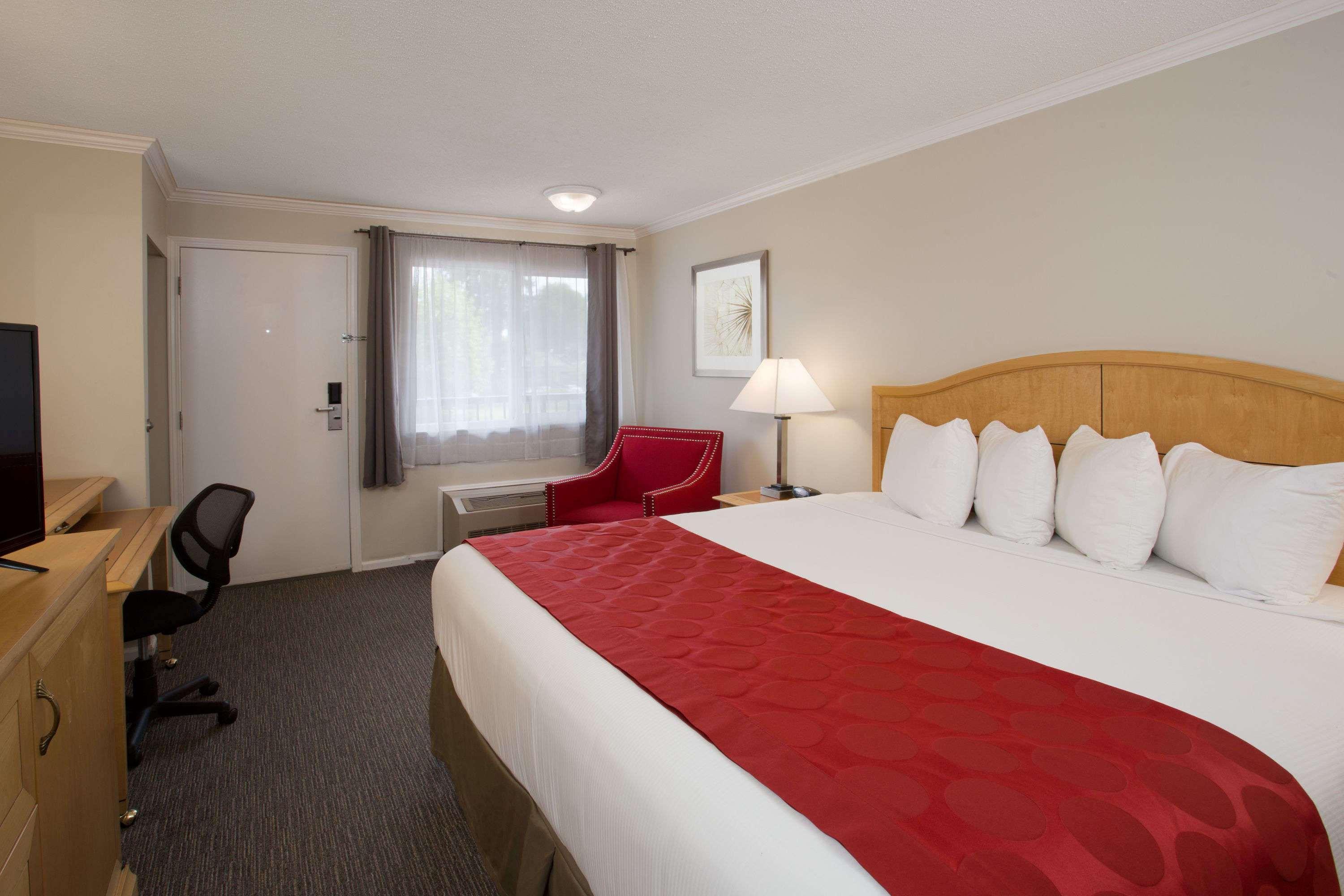 Ramada By Wyndham Duncan Cowichan Valley Bagian luar foto